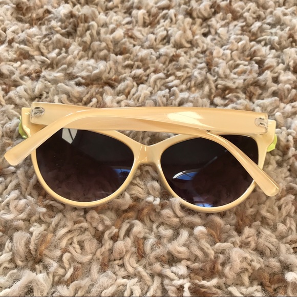 Floral Catseye Sunglasses - Picture 2 of 3